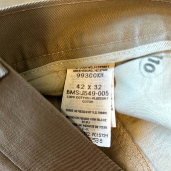 Timber Creek by Wrangler Ultimate Khakis - 42x32 - Like New - Picture 4 of 5